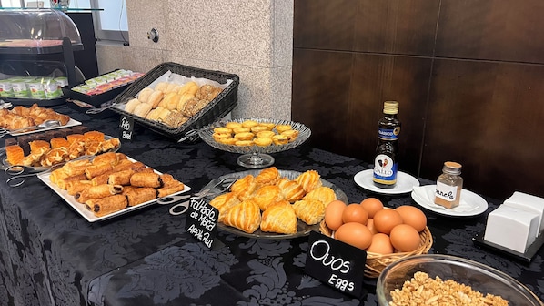 Desayuno buffet todos los días (con cargo) 