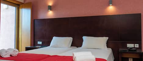 Twin Room | Desk, laptop workspace, soundproofing, free WiFi