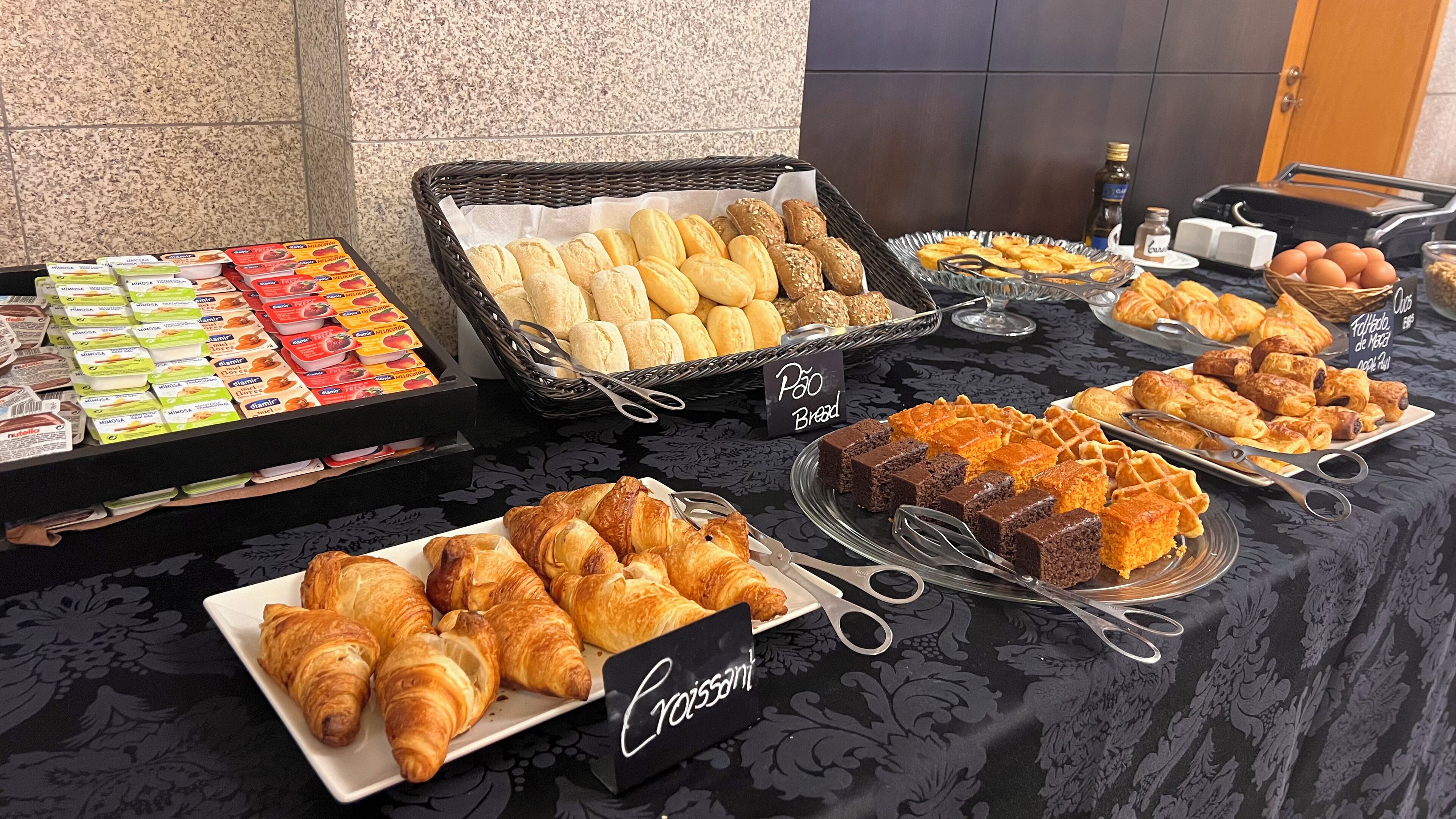 Daily buffet breakfast (EUR 9 per person)