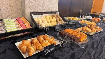 Daily buffet breakfast (EUR 9 per person)