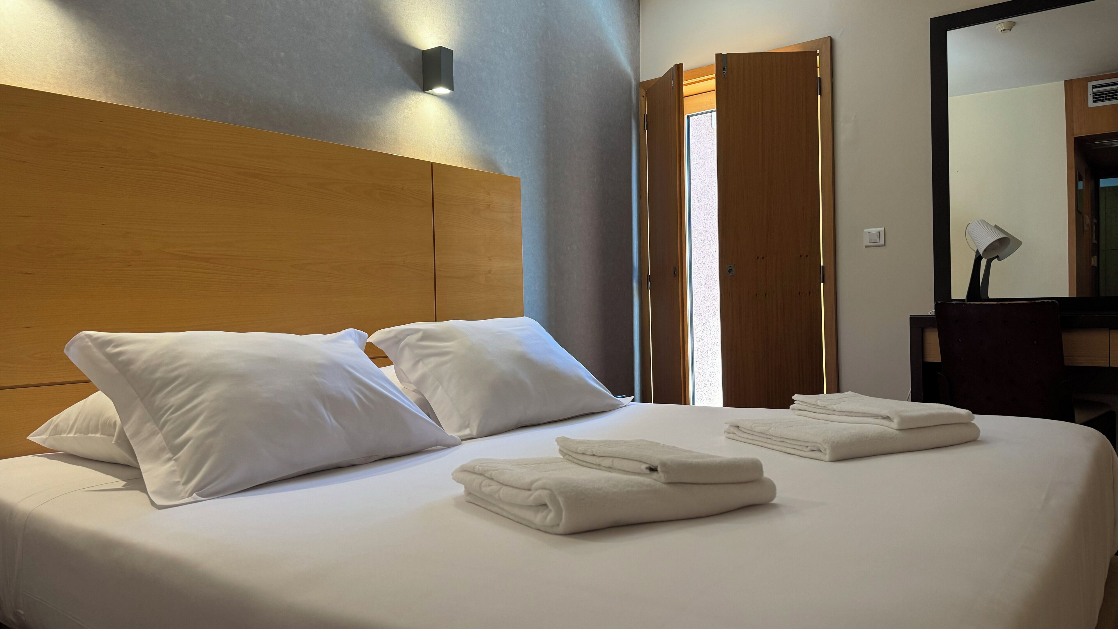 標準雙人房 | 書桌、隔音、免費無線上網、床單