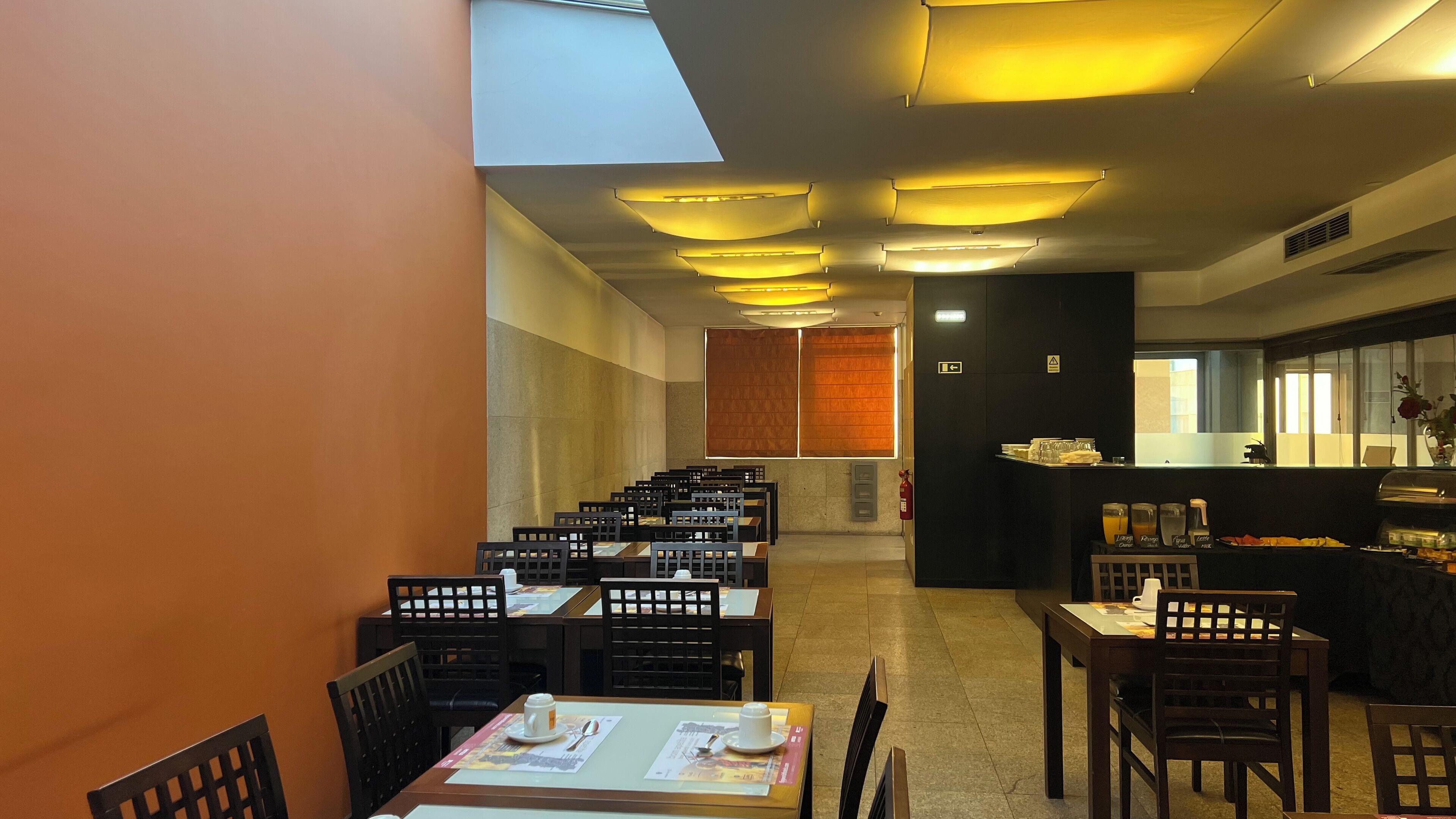 每日供應吃到飽早餐 (每人 EUR9)