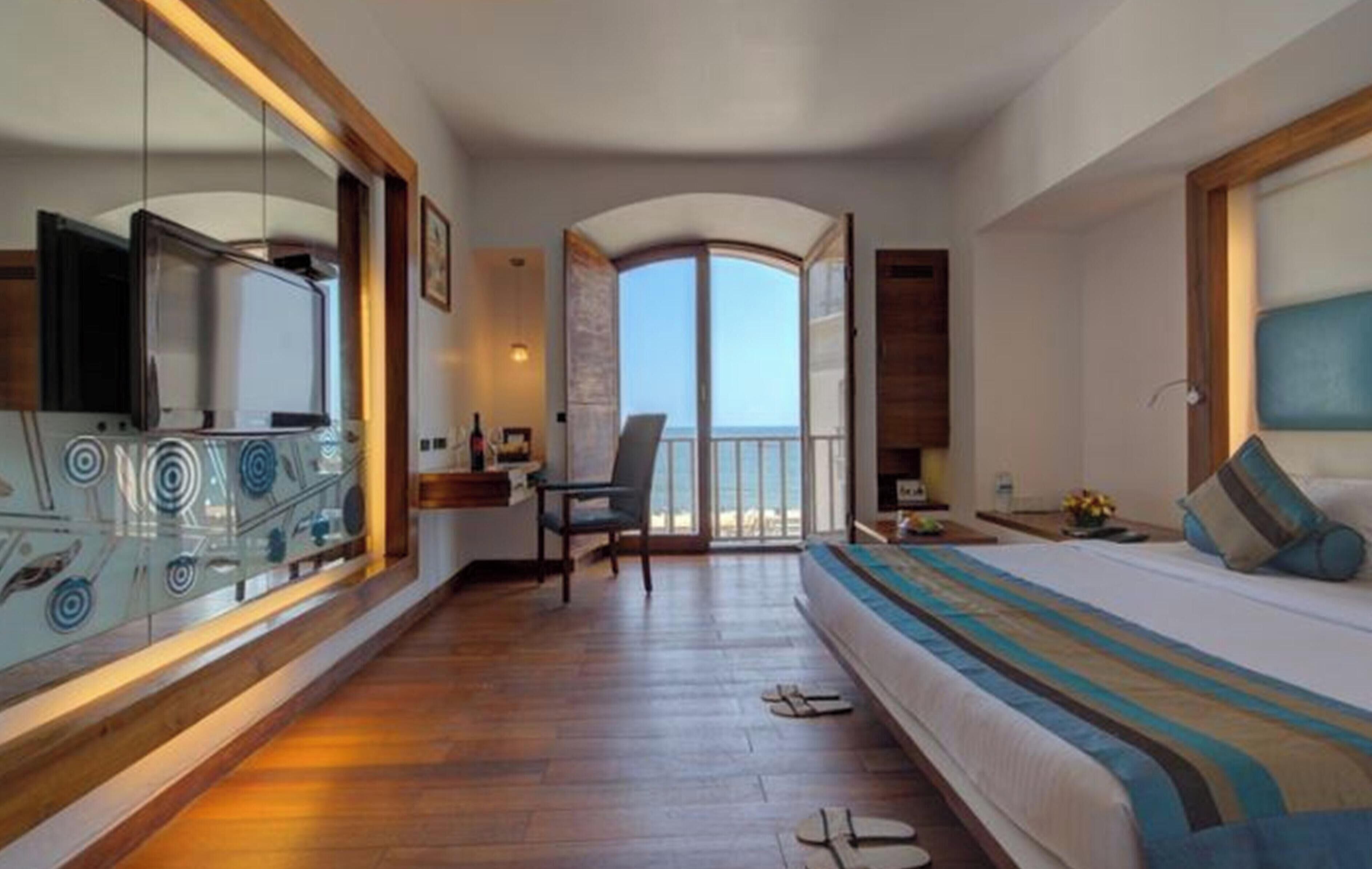 Ropa de cama de alta calidad, colchones con pillow-top y minibar 