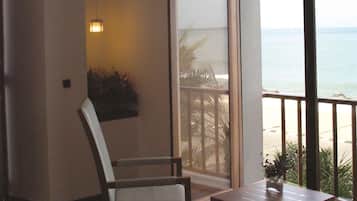 Premium bedding, pillowtop beds, minibar, in-room safe