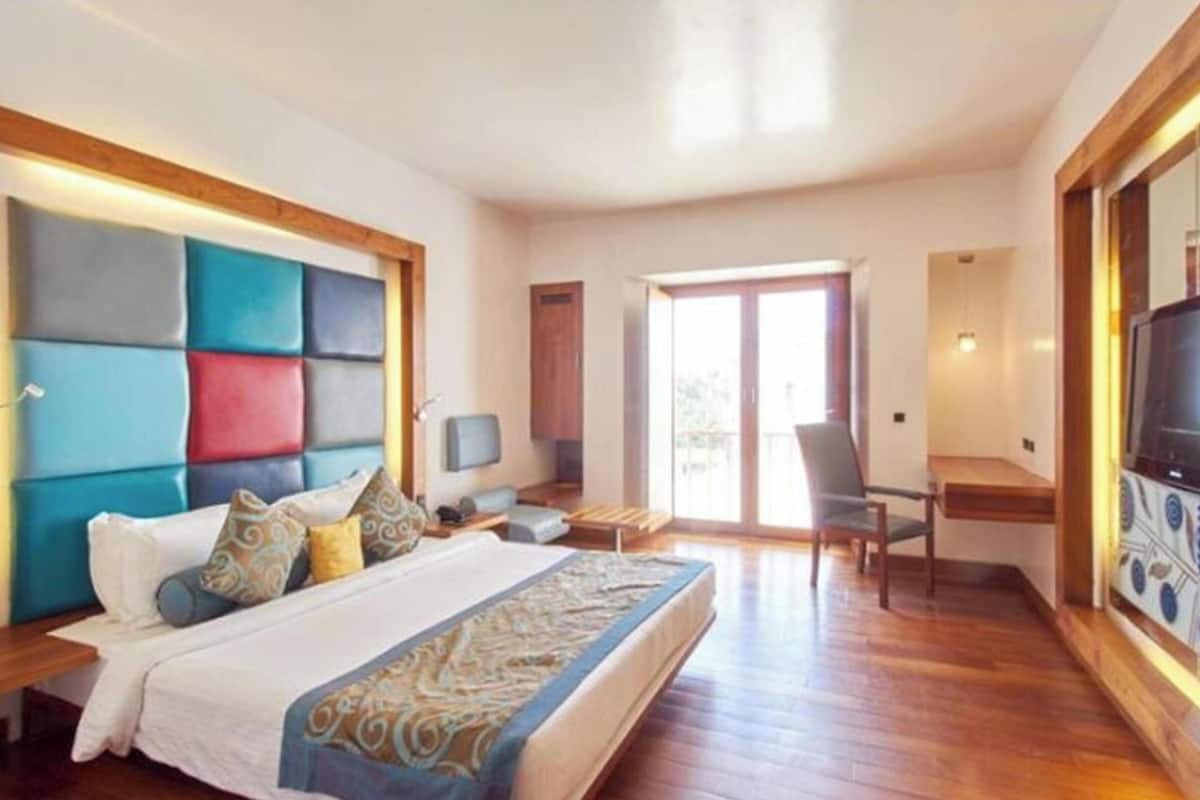 Standard Room, 1 Double Bed | Premium bedding, pillowtop beds, minibar, in-room safe