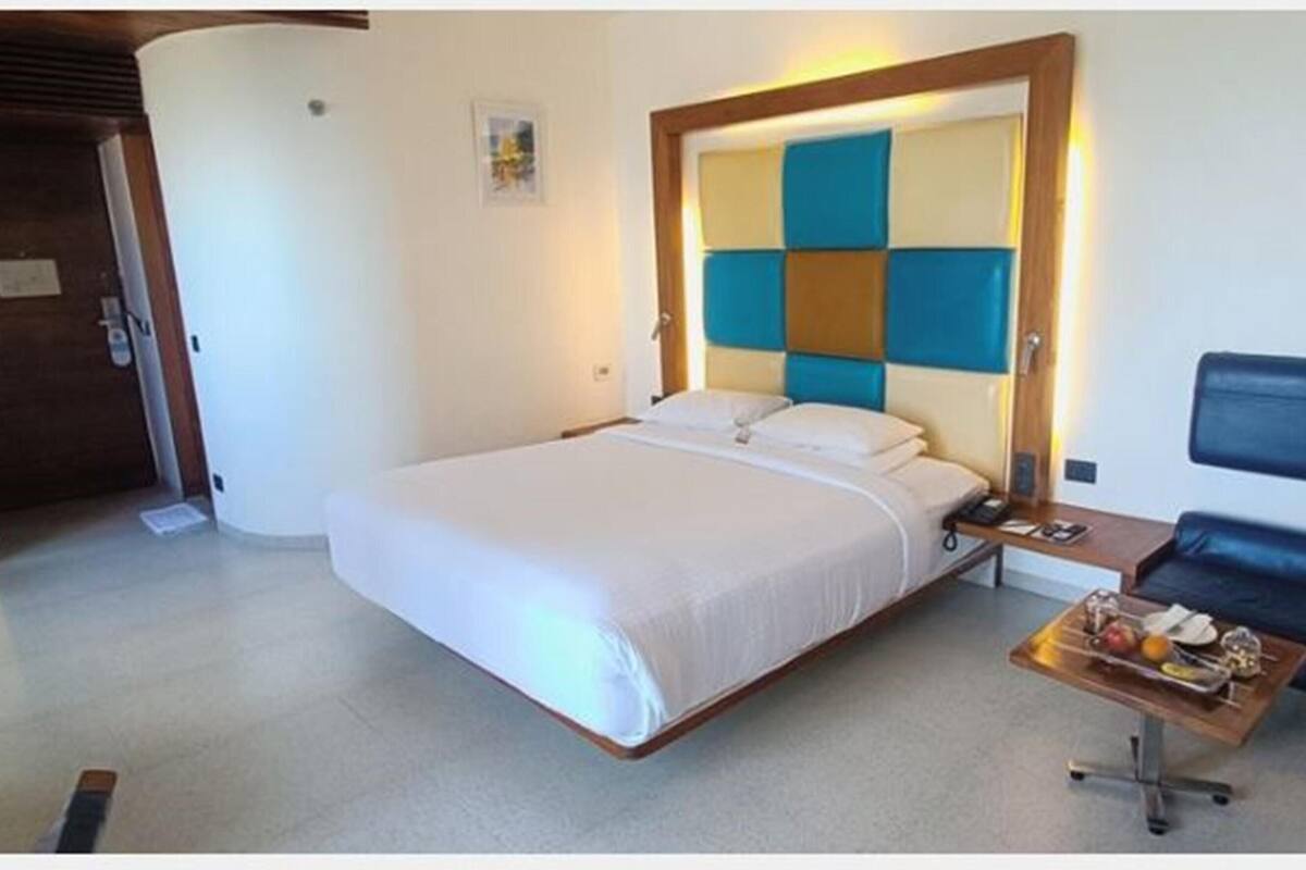 Premium bedding, pillow-top beds, minibar, in-room safe