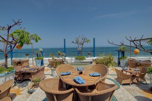 2 restaurants; breakfast, lunch, and dinner served - The Promenade Pondicherry (Puducherry)