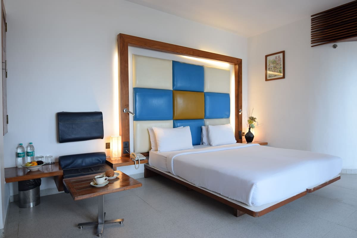 Ropa de cama de alta calidad, colchones con pillow-top y minibar