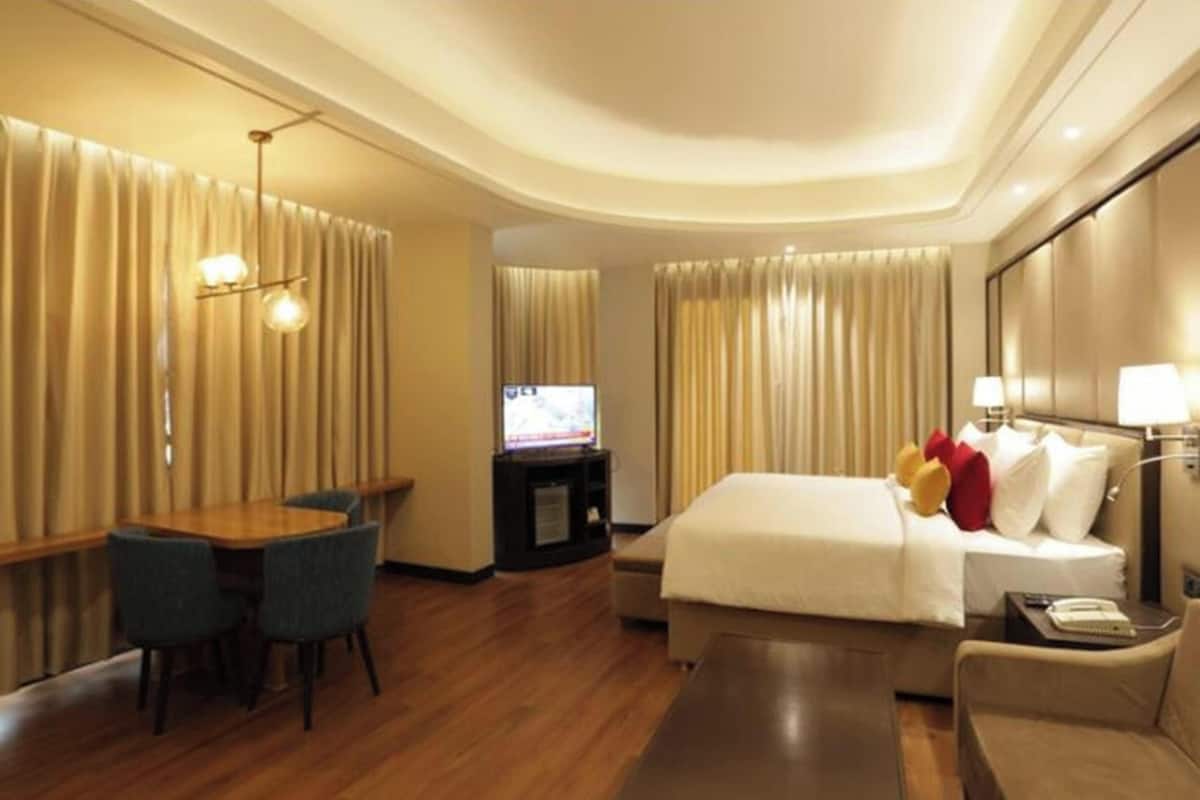 Superior Room, 1 Double Bed | Premium bedding, pillowtop beds, minibar, in-room safe