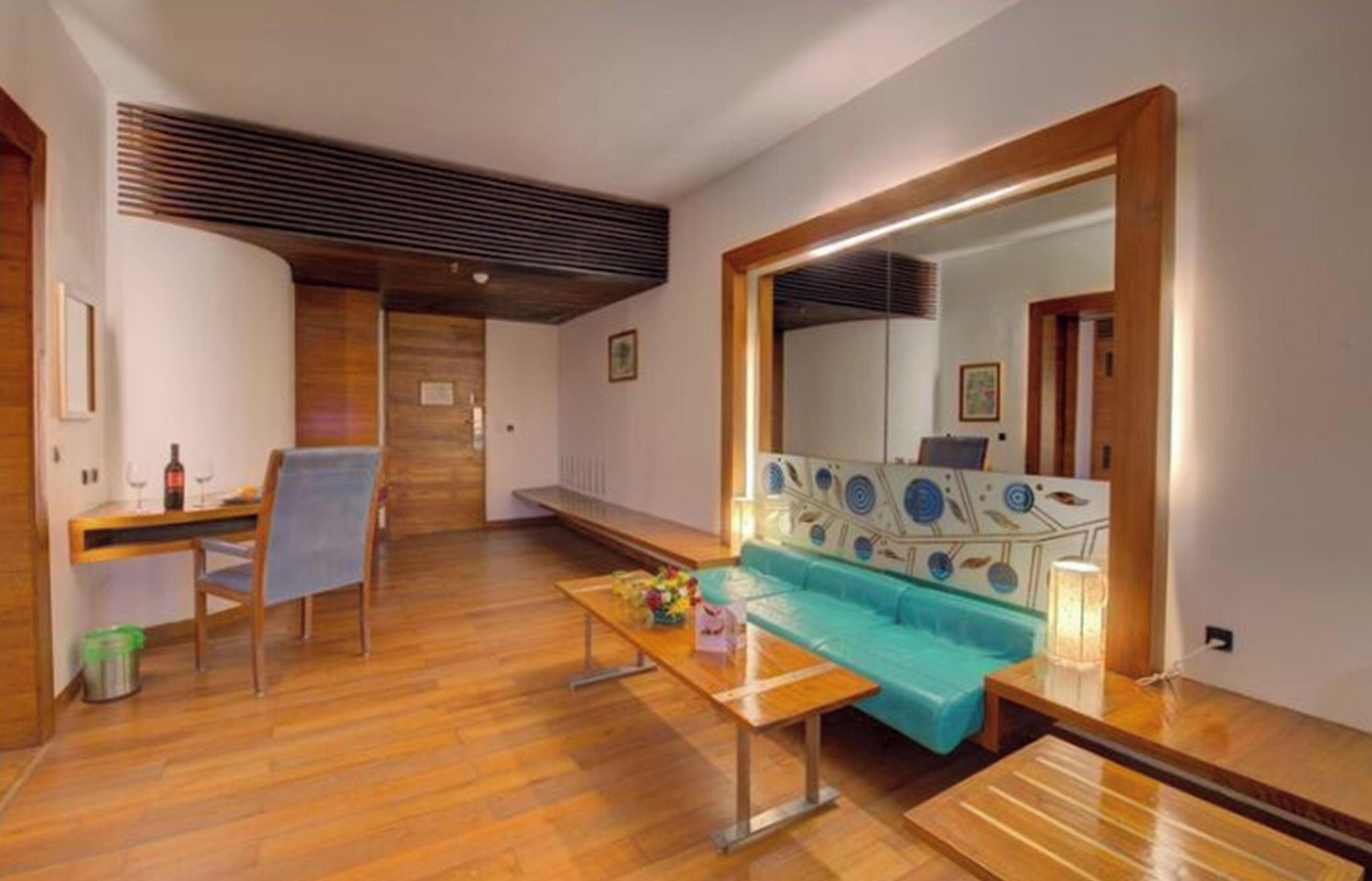 Suite, 1 Double Bed | Premium bedding, pillowtop beds, minibar, in-room safe