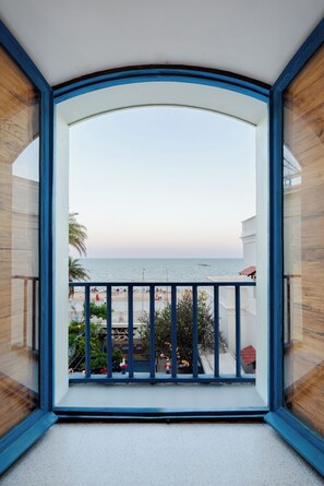 Standard Room, 1 Double Bed | Premium bedding, pillowtop beds, minibar, in-room safe - The Promenade Pondicherry (Puducherry)