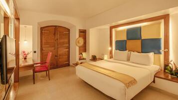 Premium bedding, pillowtop beds, minibar, in-room safe