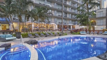 2 outdoor pools, sun loungers