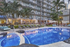 2 piscinas al aire libre, tumbonas