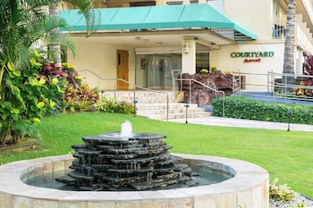 Hotel Exterior at Courtyard by Marriott Waikiki Beach