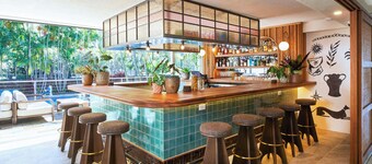 Courtyard by Marriott Waikiki Beach