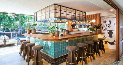 Courtyard by Marriott Waikiki Beach