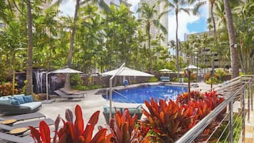 2 piscinas externas, espreguiçadeiras