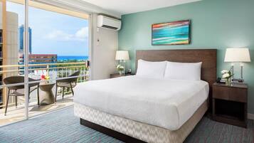 Deluxe Room, 1 King Bed, Balcony | 1 bedroom, premium bedding, in-room safe, desk