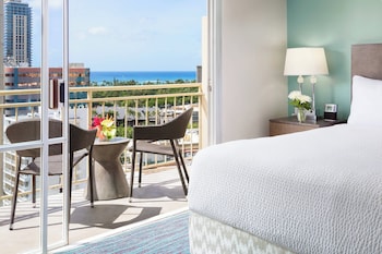 Deluxe Room, 1 King Bed, Non Smoking, Balcony | 1 bedroom, premium bedding, in-room safe, desk at Courtyard by Marriott Waikiki Beach