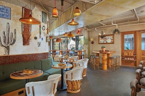 Café da manhã, almoço e jantar