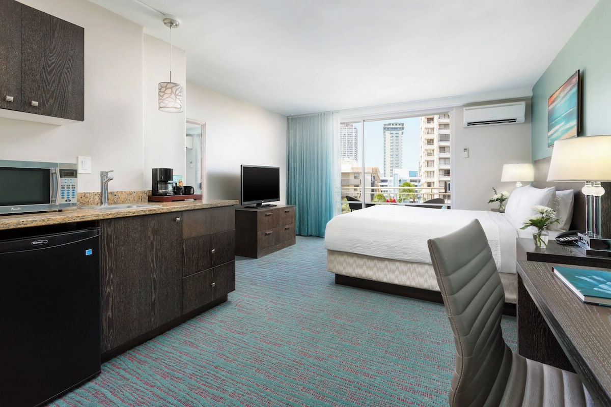 1 bedroom, premium bedding, pillow-top beds, in-room safe