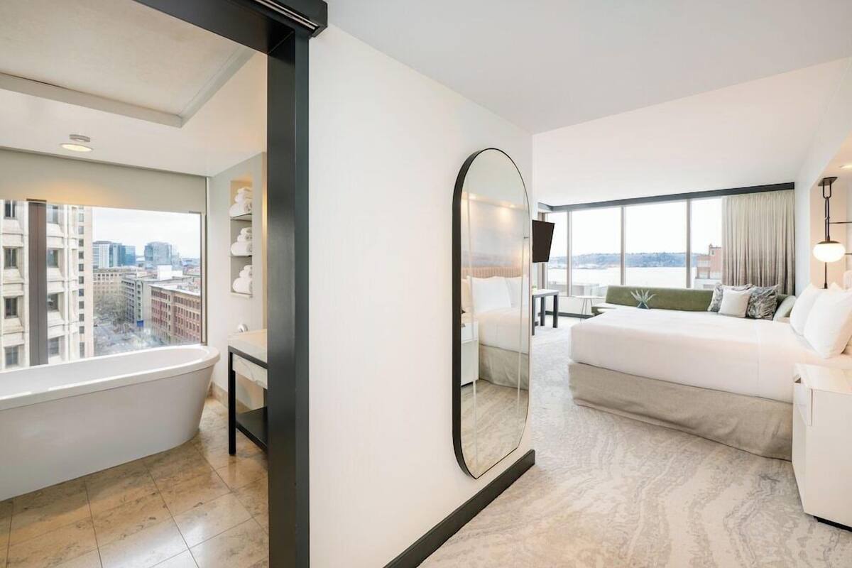 Roupas de cama premium, frigobar, cofres nos quartos, escrivaninha