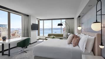 Junior-Suite, 1 King-Bett (Water View) | Hochwertige Bettwaren, Minibar, Zimmersafe, Schreibtisch