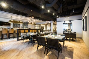 Frokost, middag og brunsj serveres, sjømat 