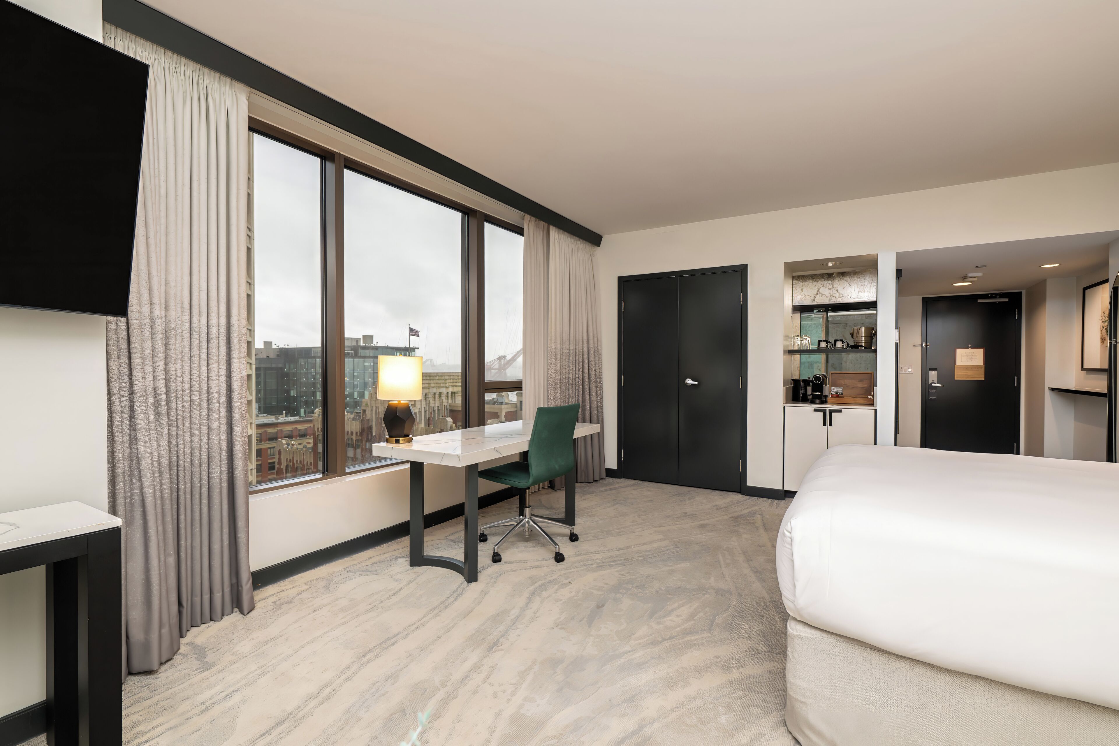 Room, 1 King Bed, Corner