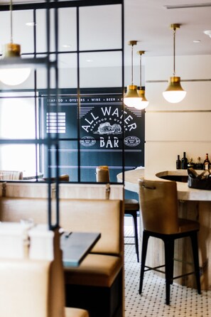 Breakfast, dinner, brunch served; seafood 