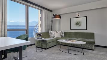 Sengetøy av topp kvalitet, minibar, safe på rommet og skrivebord