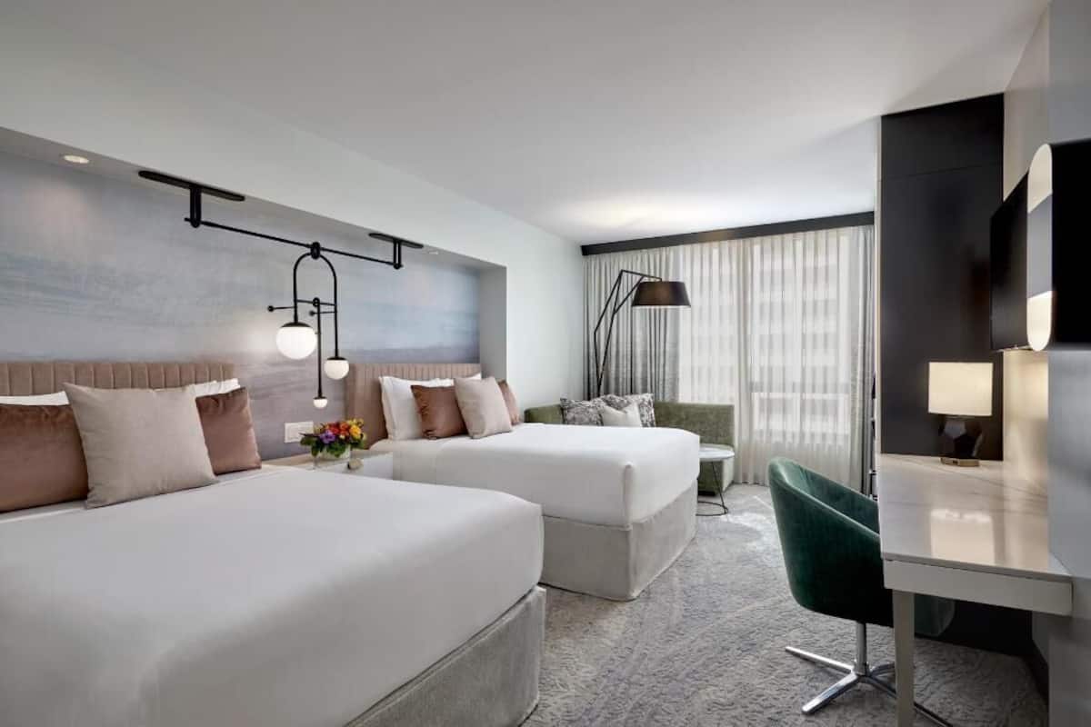 Ropa de cama de alta calidad y minibar