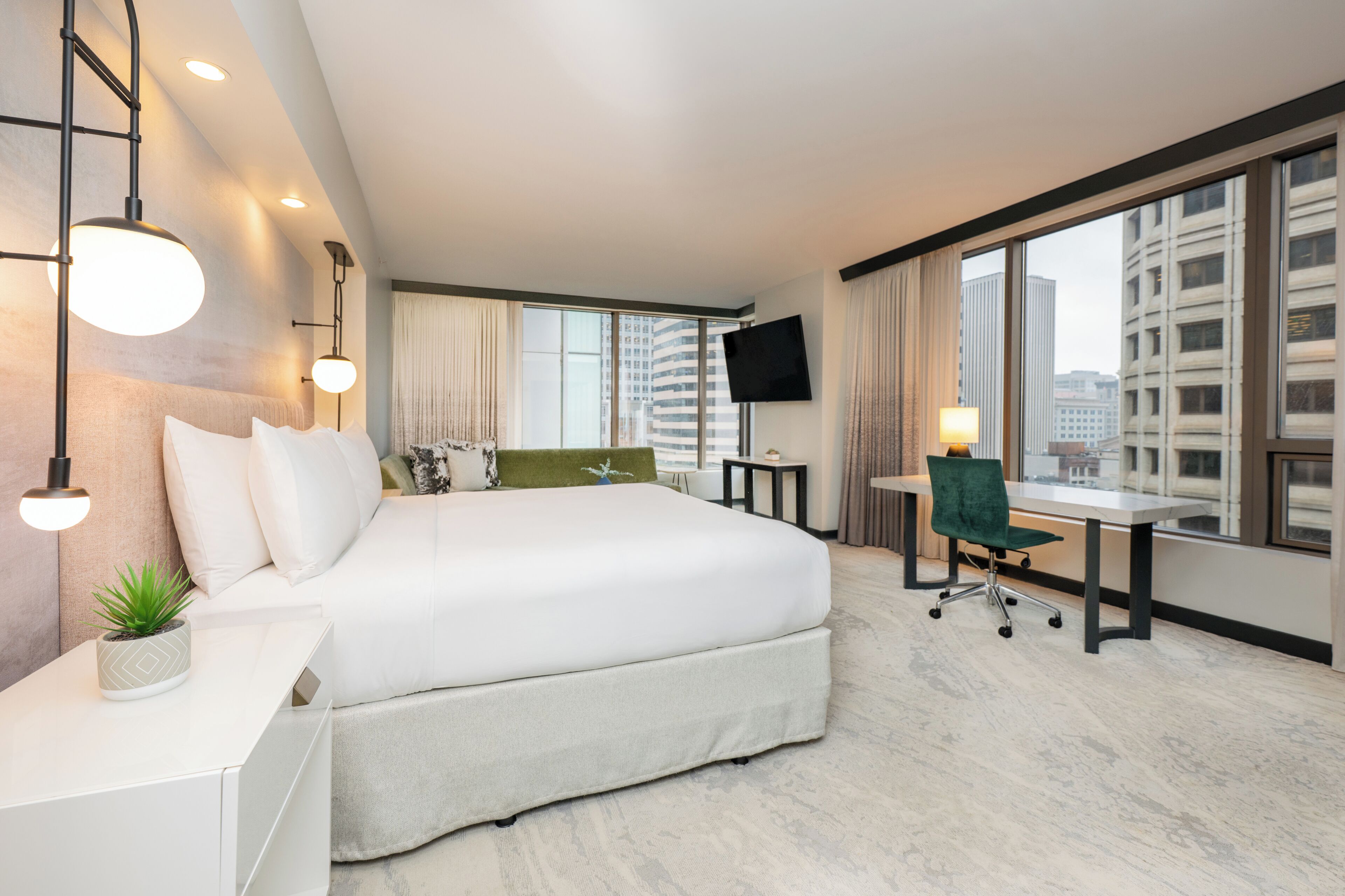 Hochwertige Bettwaren, Minibar, Zimmersafe, Schreibtisch
