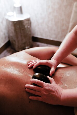 Salas para tratamentos a dois, sauna seca, tratamentos corporais