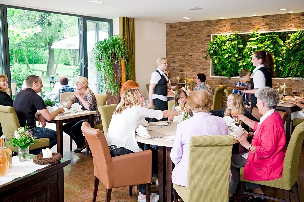 2 restaurants, breakfast, lunch served; local and international cuisine