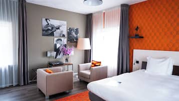 Frette Italian sheets, premium bedding, individually furnished, desk