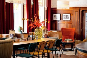 Breakfast, lunch and dinner served