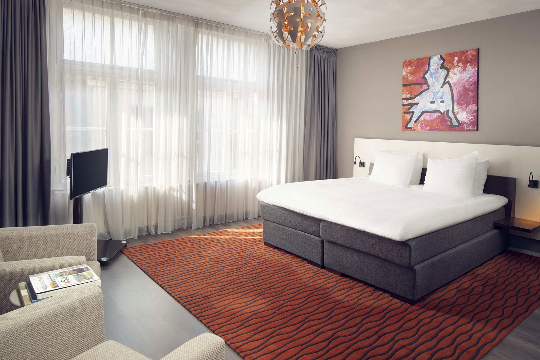 Frette Italian sheets, premium bedding, individually furnished, desk