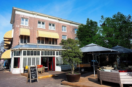 Exterior. Hotel de Wereld