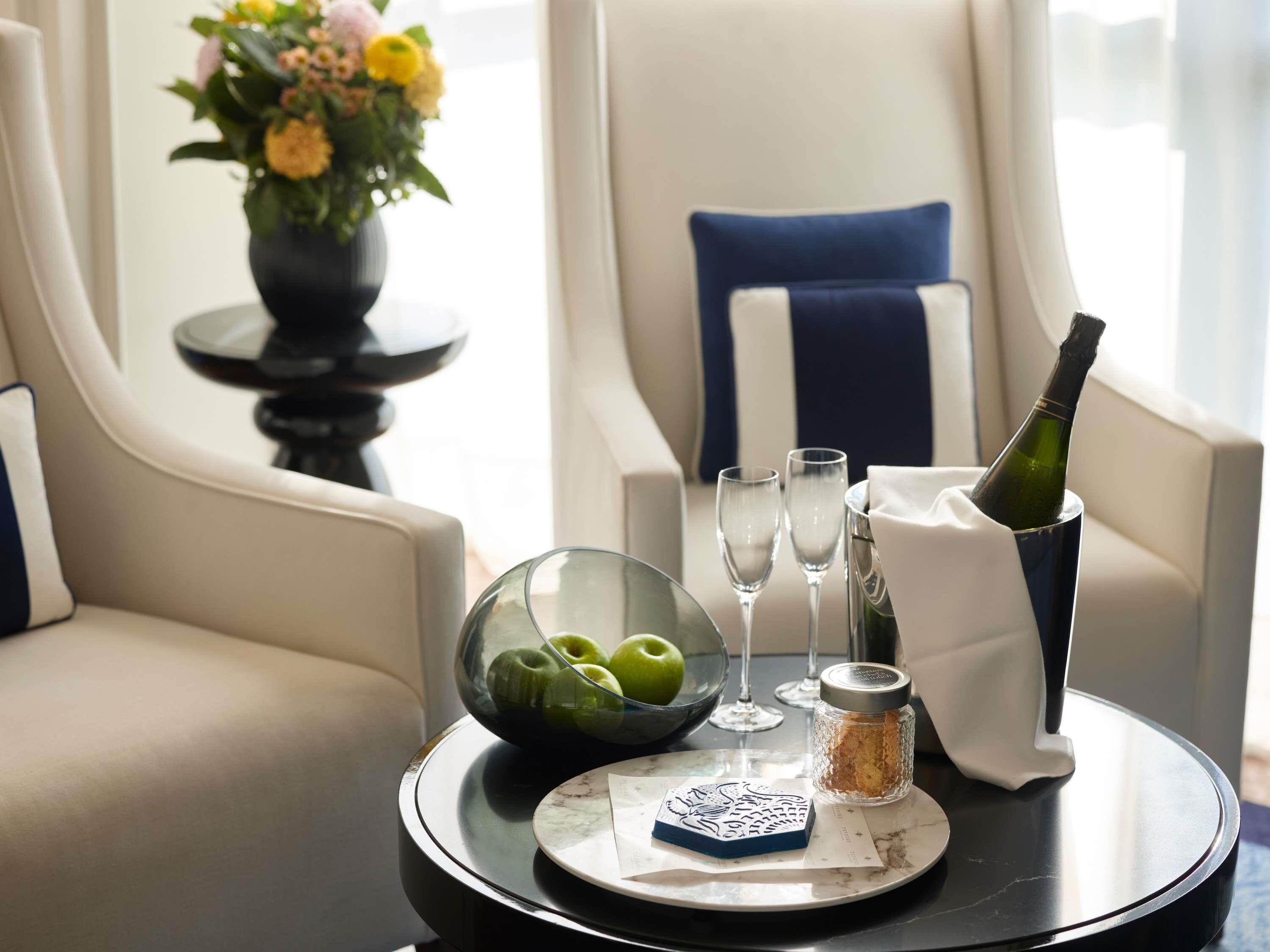 Junior Suite, 1 King Bed (with a Living room) | Hypo-allergenic bedding, minibar, in-room safe, soundproofing