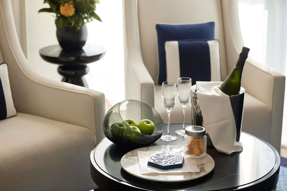 Junior Suite, 1 King Bed (with a Living room) | Hypo-allergenic bedding, minibar, in-room safe, soundproofing