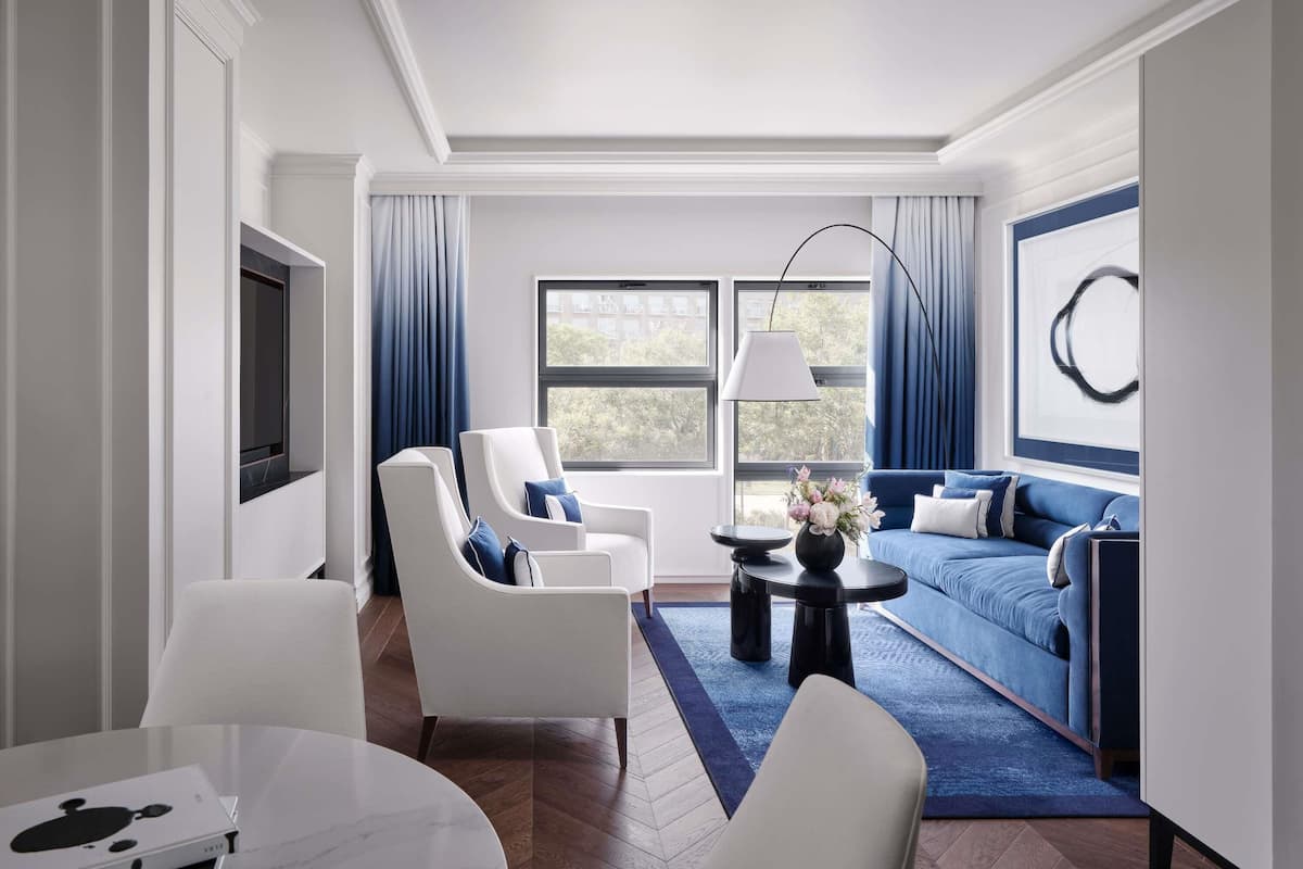Suite júnior, 1 llit de matrimoni gran (with a Living room) | Roba de llit hipoal·lergògena, minibar i caixa forta a l'habitació
