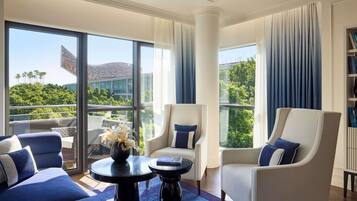 Suite, 1 King-Bett, Terrasse (Opera, with a Living room) | Allergikerbettwaren, Minibar, Zimmersafe, schallisolierte Zimmer