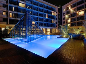 Outdoor pool, pool loungers