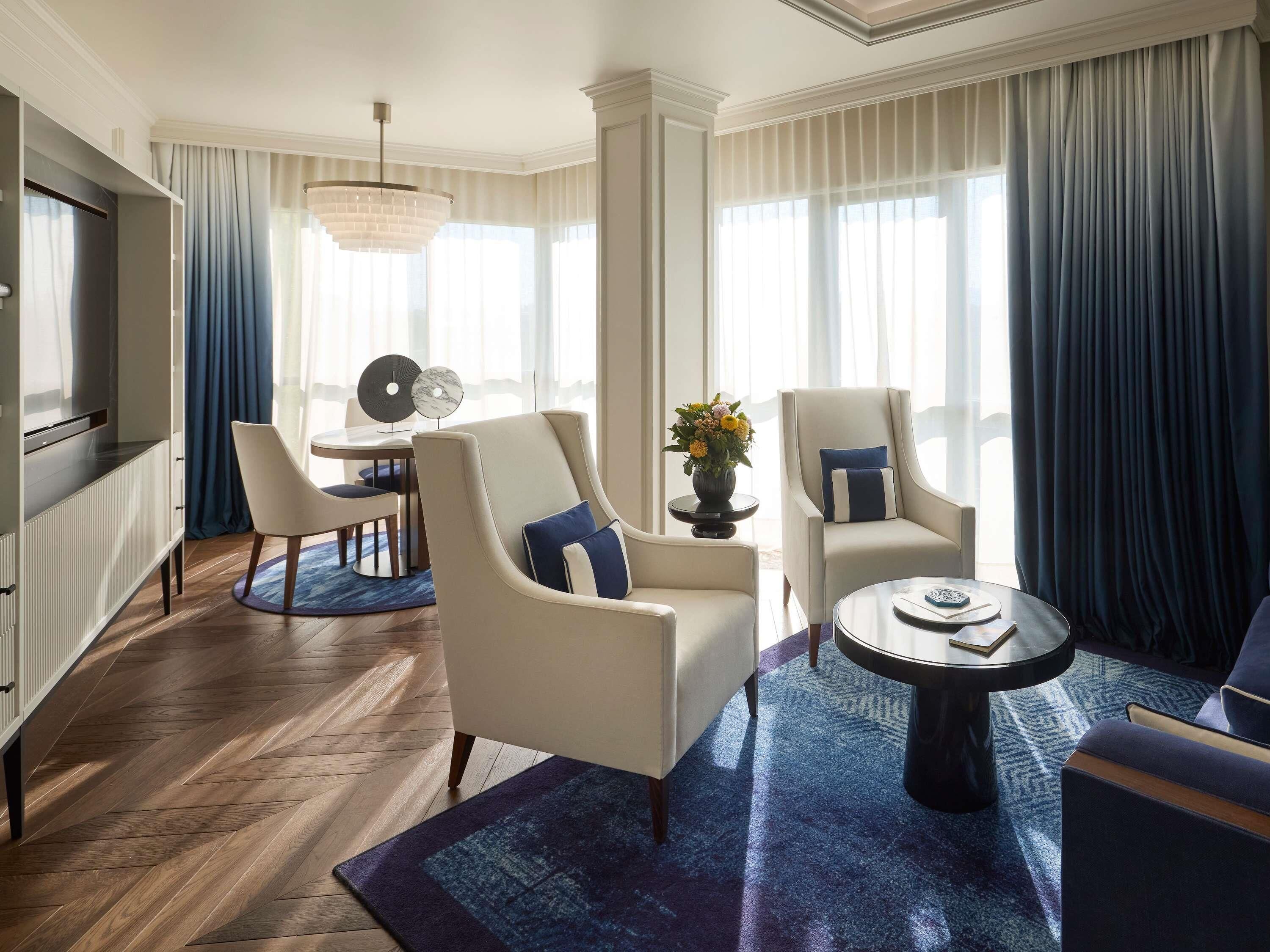 Prestige Suite, 1 King Bed. | Hypo-allergenic bedding, minibar, in-room safe, soundproofing