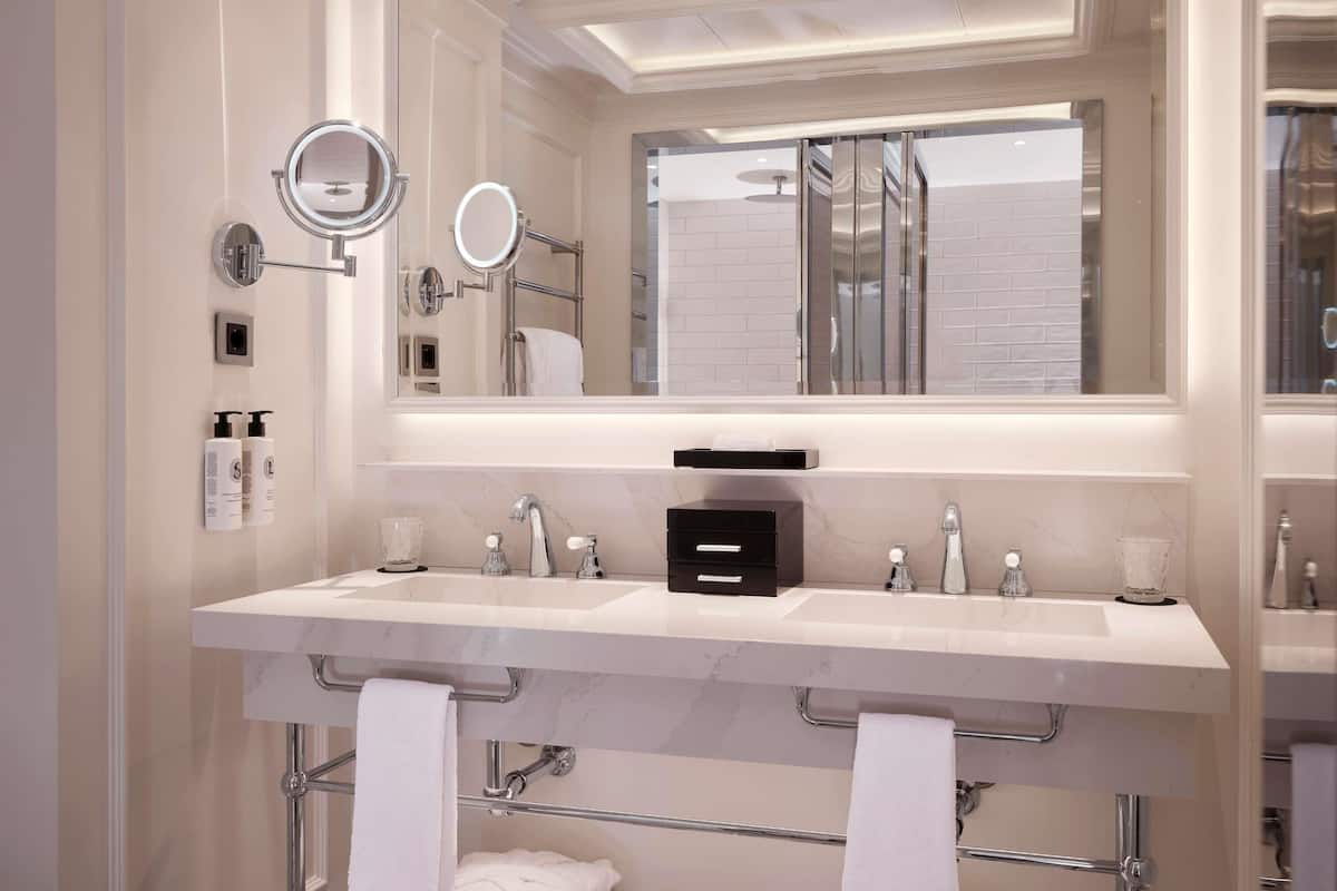 Ropa de cama hipoalergénica y minibar