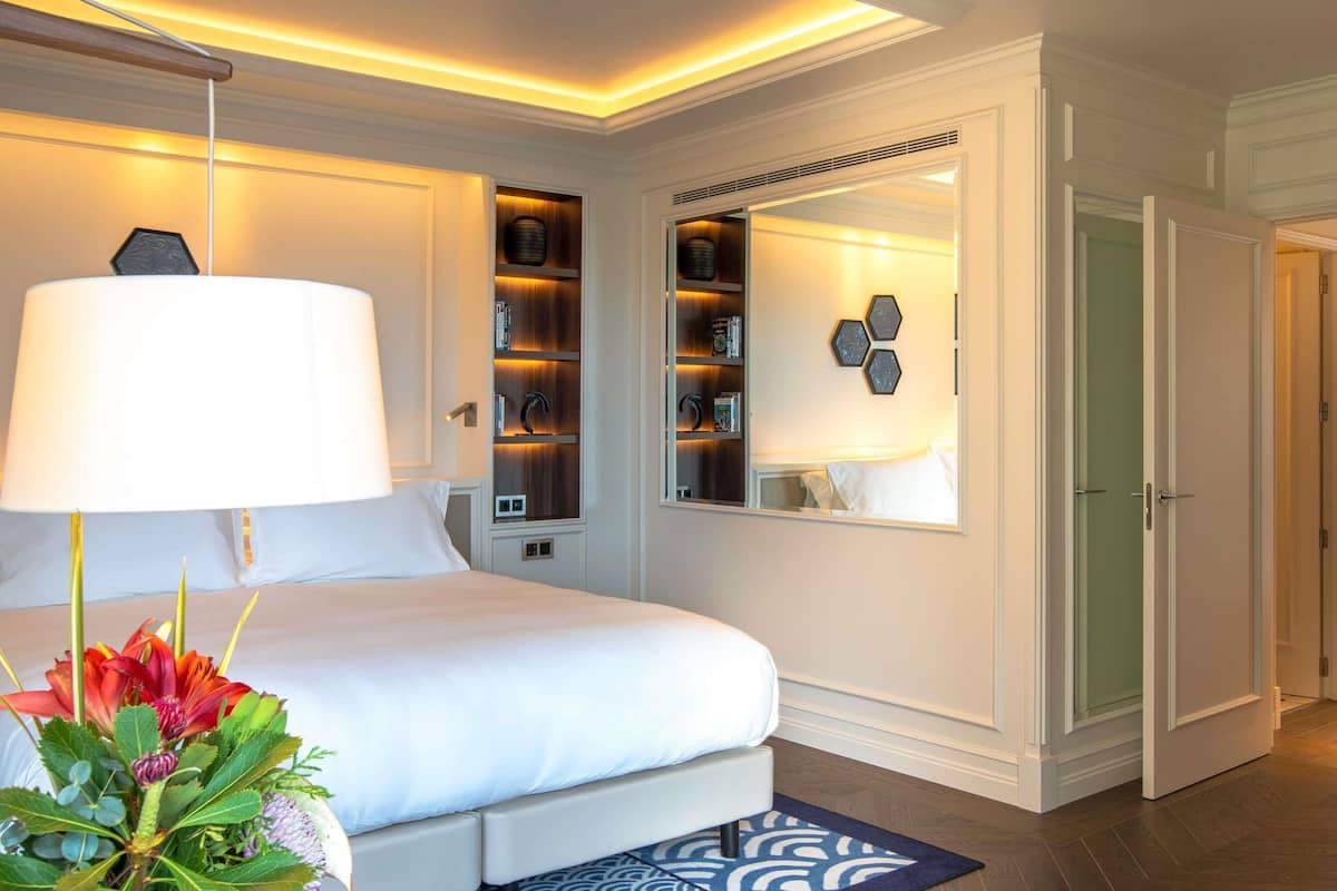Hypo-allergenic bedding, minibar, in-room safe, soundproofing