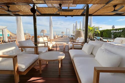 Poolside bar