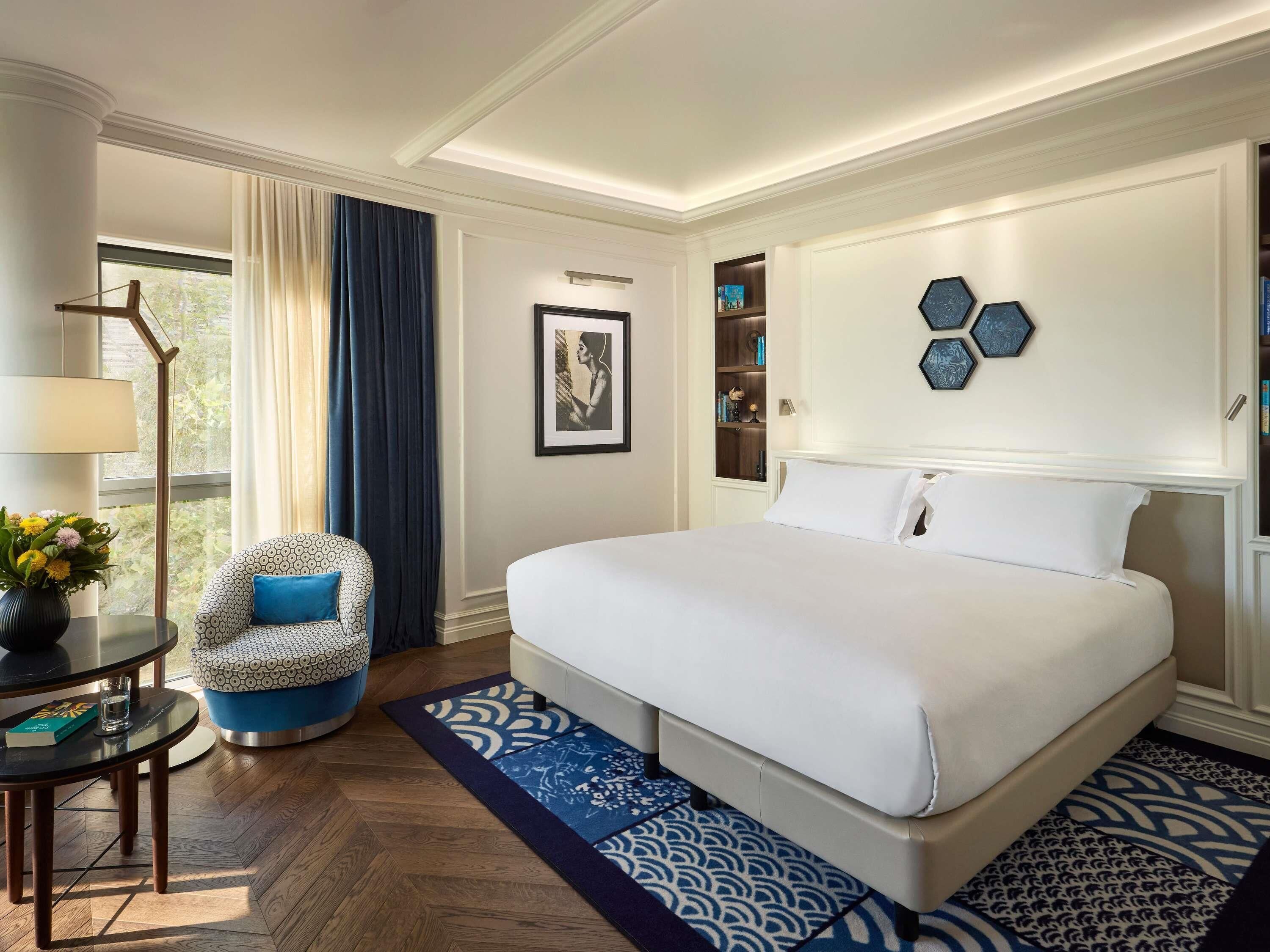 Premium Room, 1 King Bed, Ocean View | Hypo-allergenic bedding, minibar, in-room safe, soundproofing